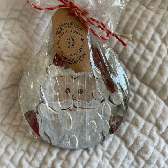 HAND PAINTED SANTA CHRISTMAS ROUND ORNAMENT NWT - Picture 5 of 7